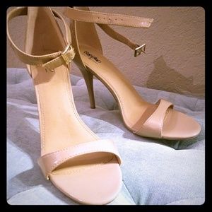 Mossimo 4in heels Sz 9.5